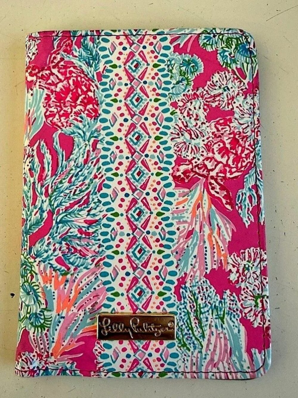 VGUC Lilly pulitzer passport case Printed Wallet in Pink & Blue